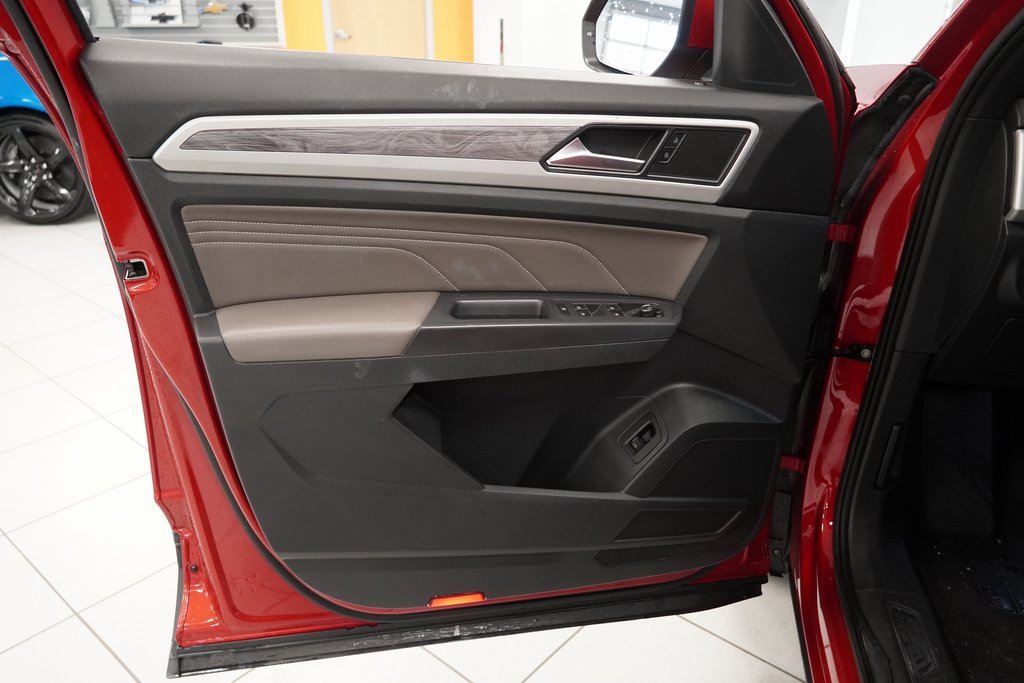 Used 2021 Volkswagen Atlas Cross Sport SE w/ Panoramic Sunroof Package image 18