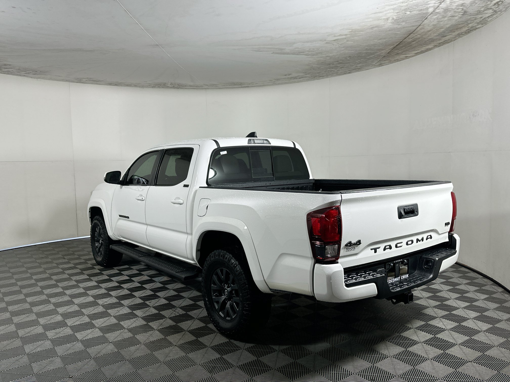 Used 2023 Toyota Tacoma SR5 w/ Technology Package AWD/4WD image 5