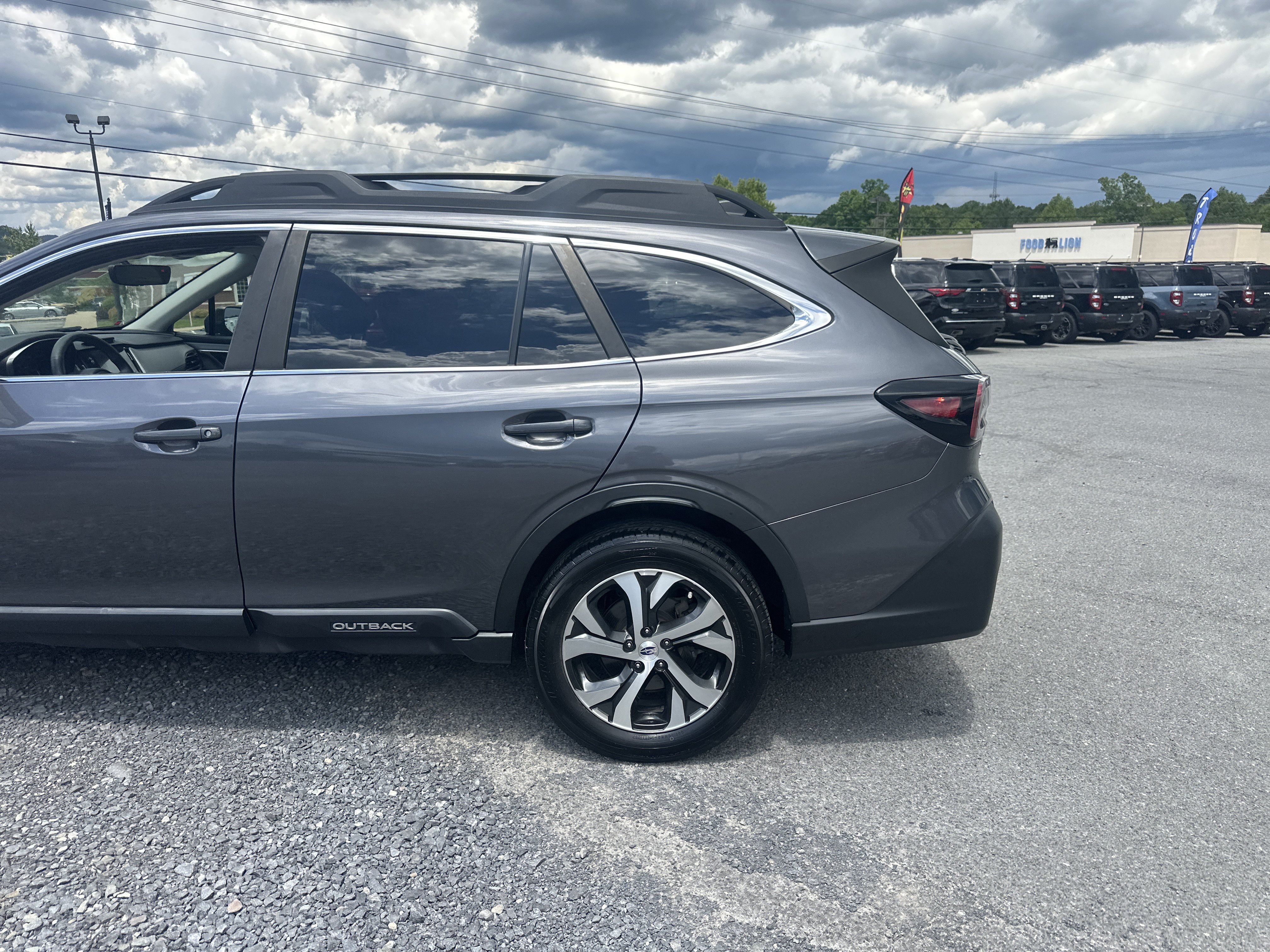 Used 2022 Subaru Outback Limited AWD/4WD image 4