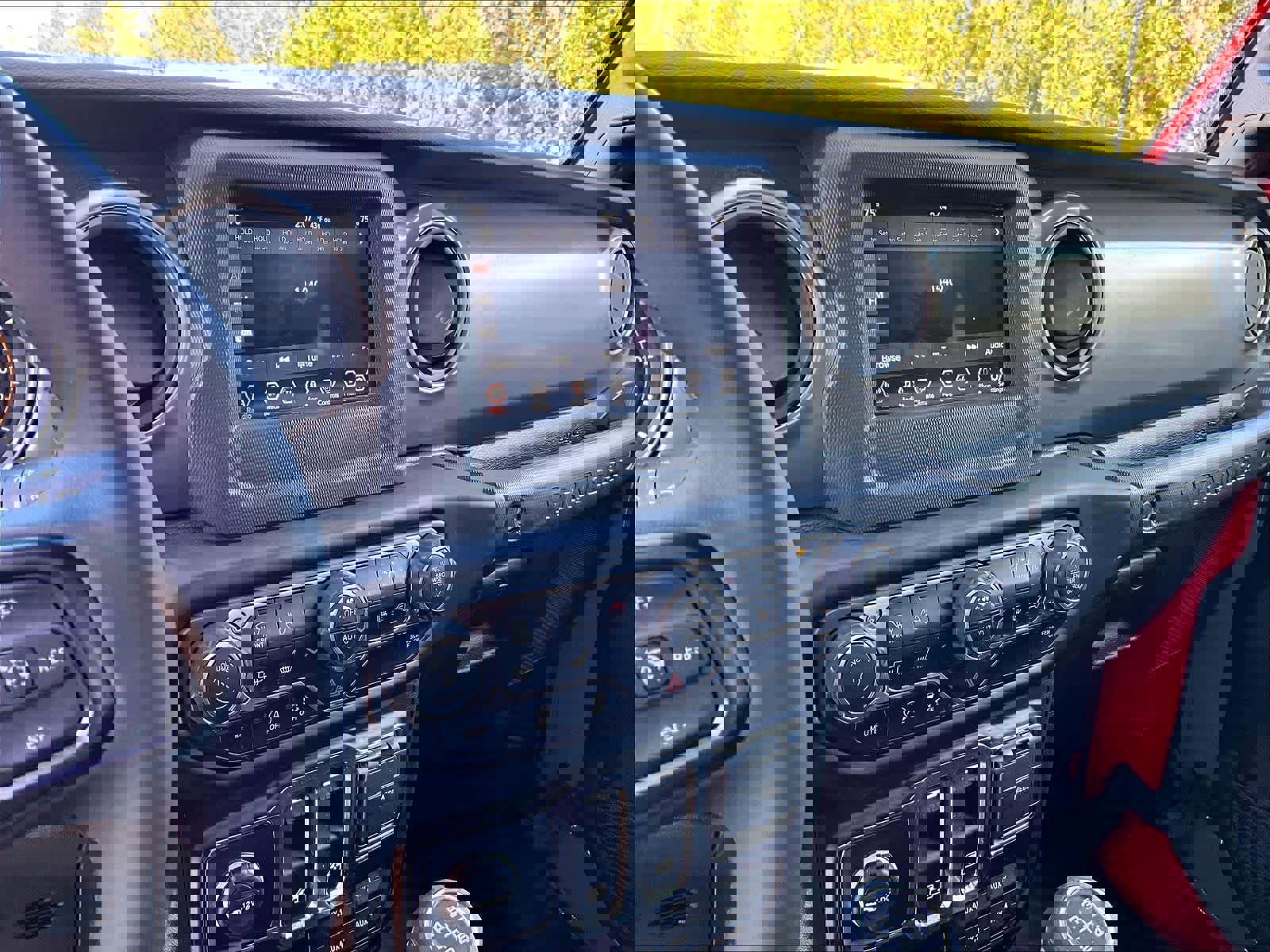 Used 2023 Jeep Wrangler Willys image 18