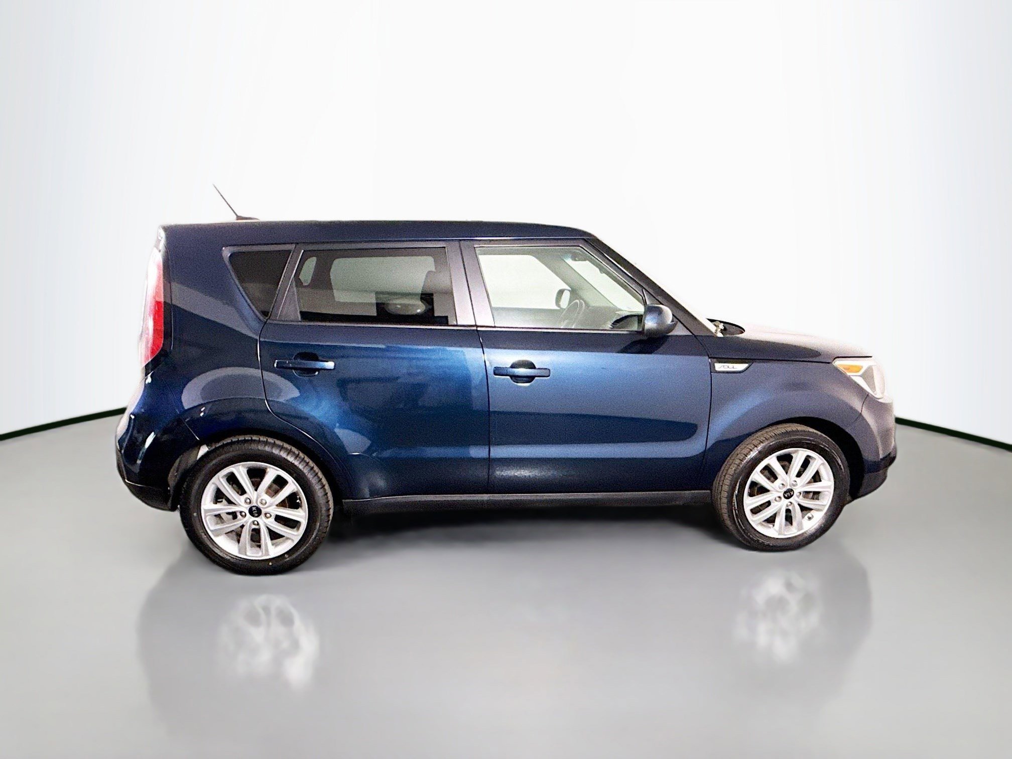 Used 2018 Kia Soul + image 11