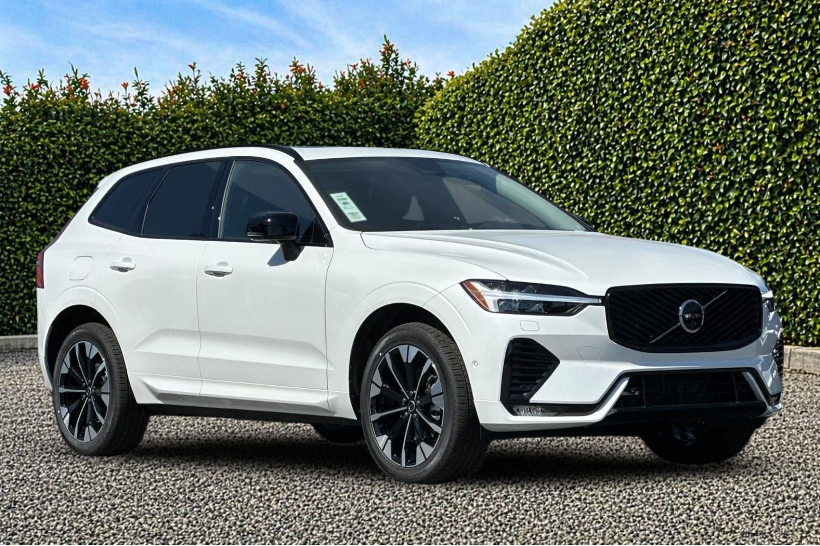 New 2026 Volvo XC60 B5 Plus w/ Climate Package AWD/4WD image 8
