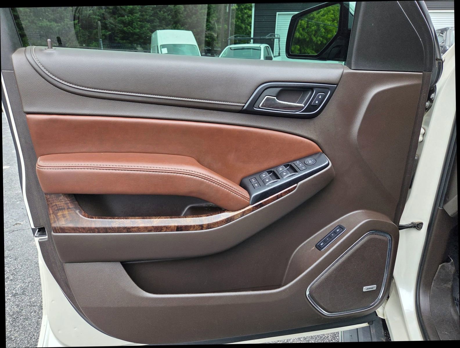 Used 2015 Chevrolet Tahoe LTZ AWD/4WD image 28