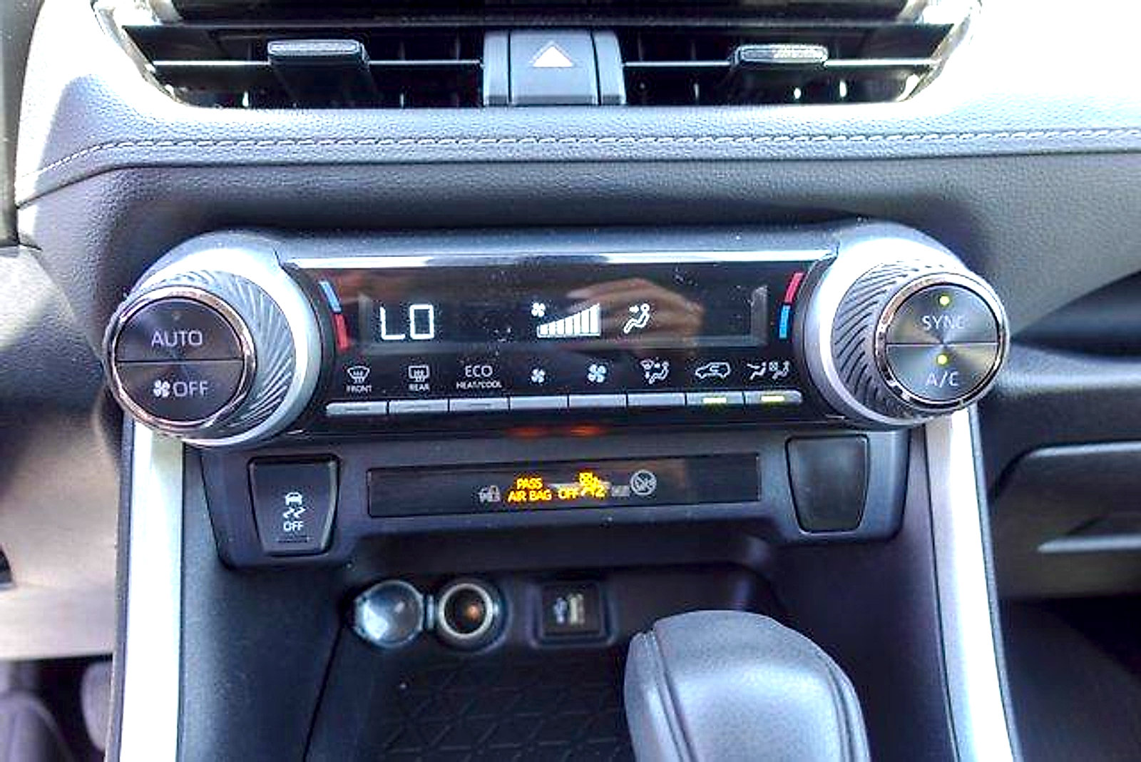 Certified 2024 Toyota RAV4 LE AWD/4WD image 18