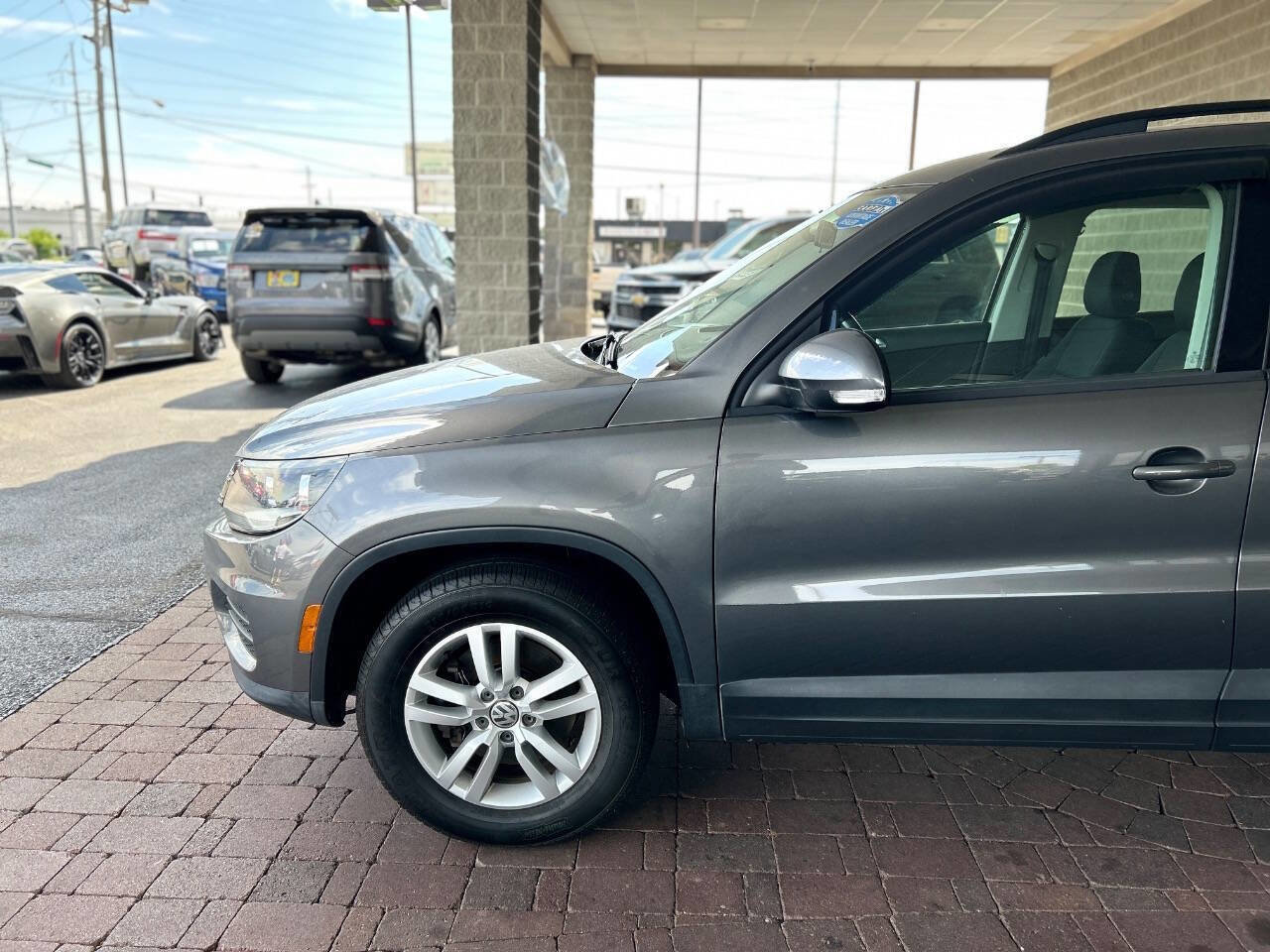Used 2015 Volkswagen Tiguan SE FWD image 5