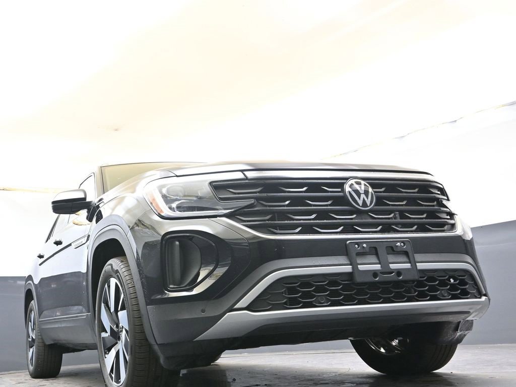 Used 2025 Volkswagen Atlas Cross Sport SE image 35