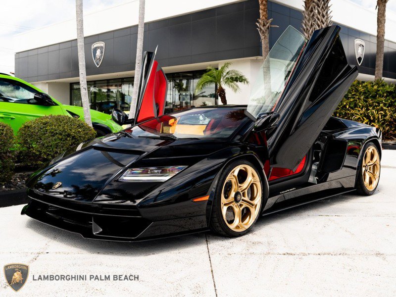 Used 2022 Lamborghini Aventador Countach image 2