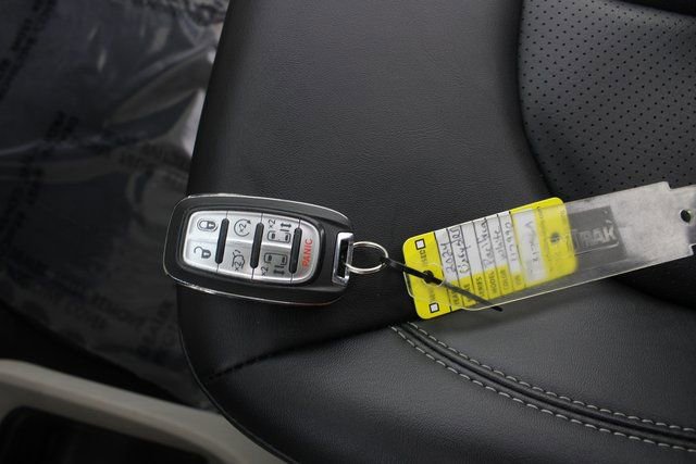 Used 2024 Chrysler Pacifica Select image 7