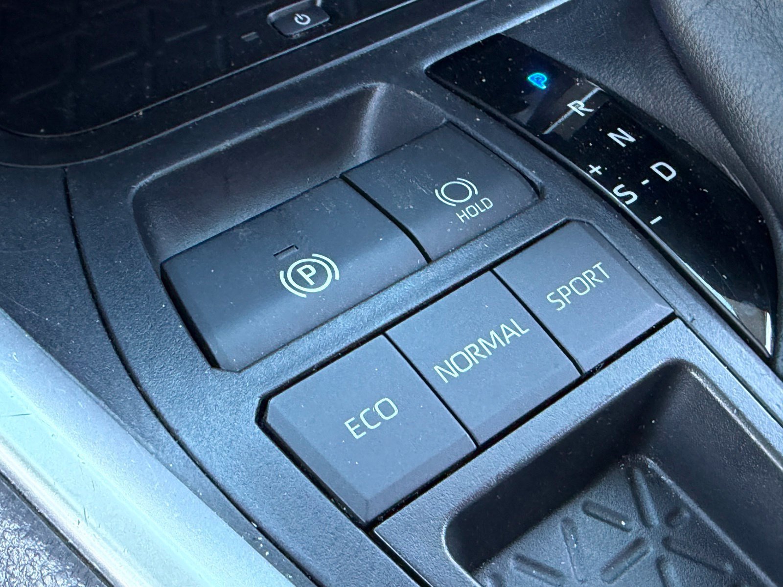 Used 2020 Toyota RAV4 XLE Premium FWD image 25