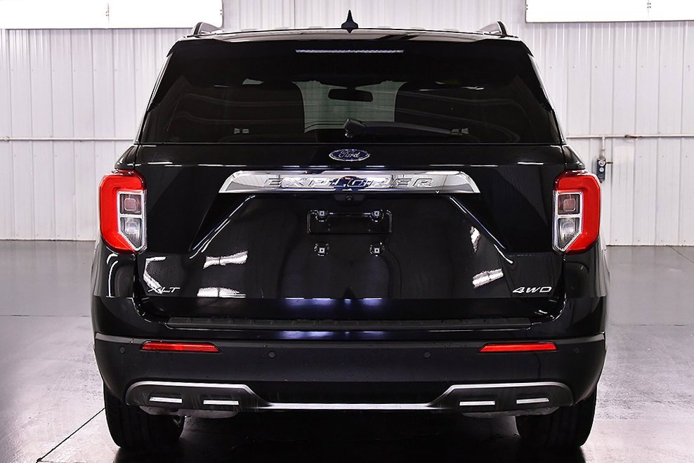 Used 2022 Ford Explorer XLT w/ Equipment Group 202A image 6