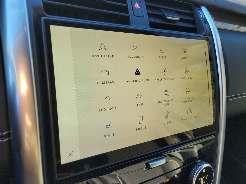 New 2024 Land Rover Discovery Metropolitan Edition image 33