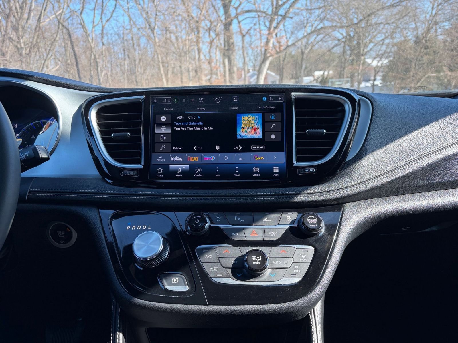 Used 2025 Chrysler Pacifica Limited image 18