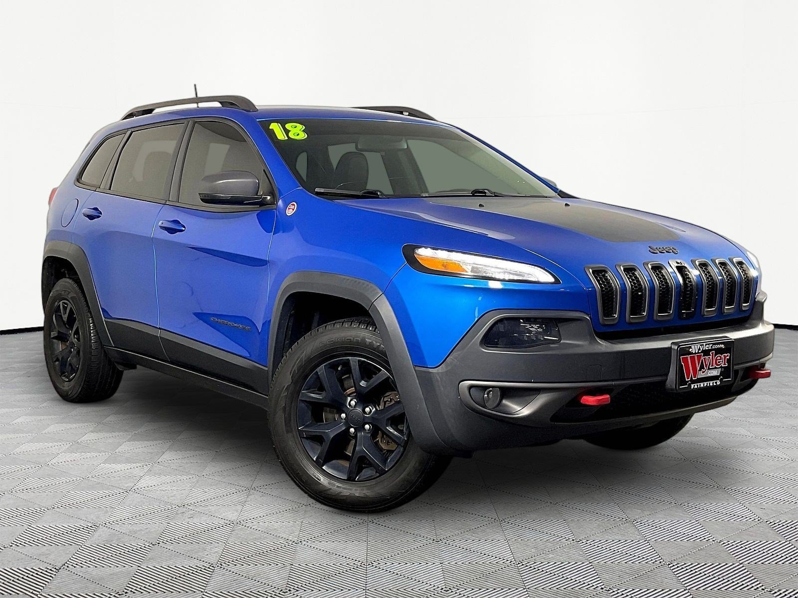 Used 2018 Jeep Cherokee Trailhawk w/ Cold Weather Group AWD/4WD image 3