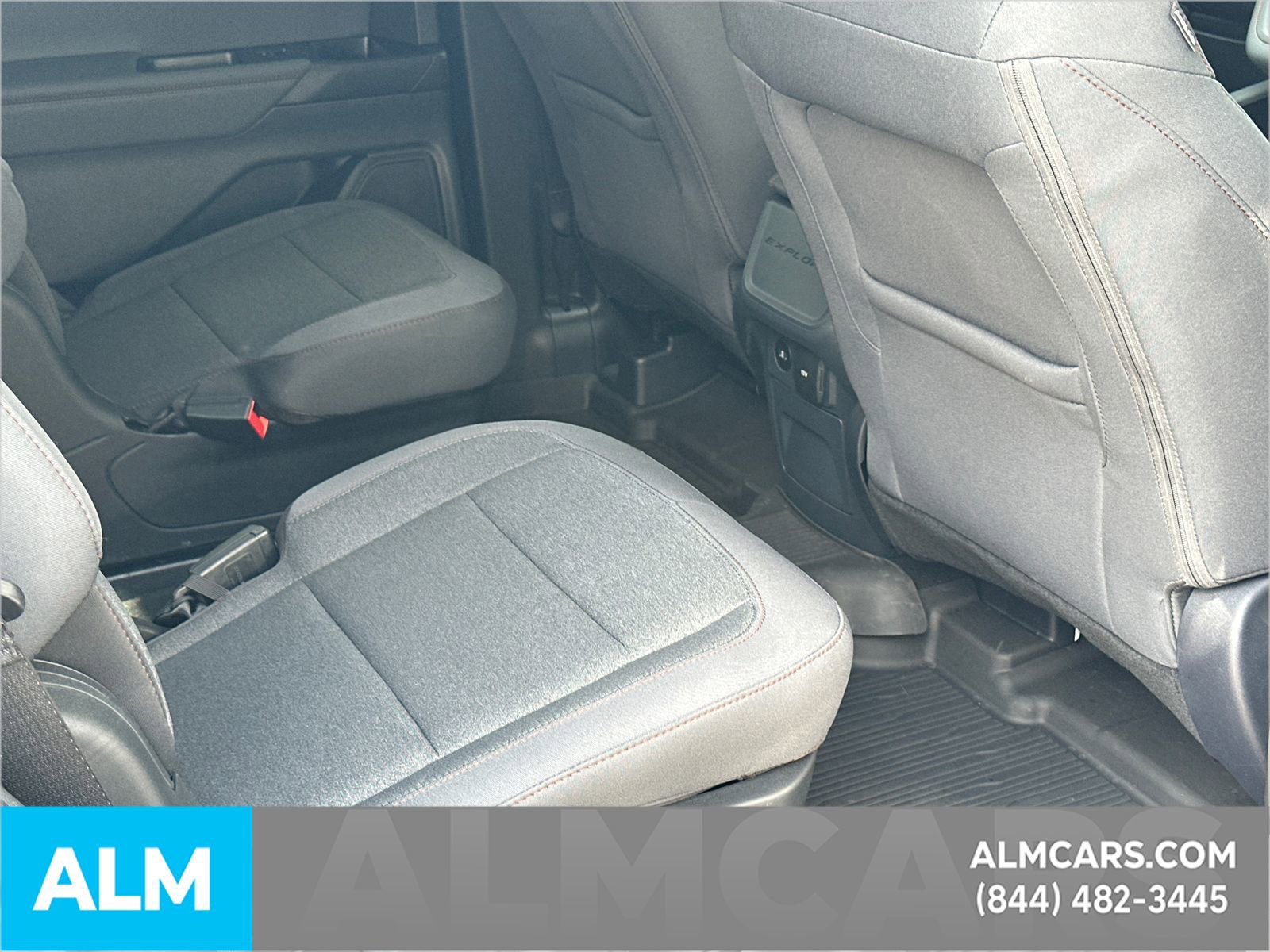 Used 2025 Ford Explorer Active AWD/4WD image 17