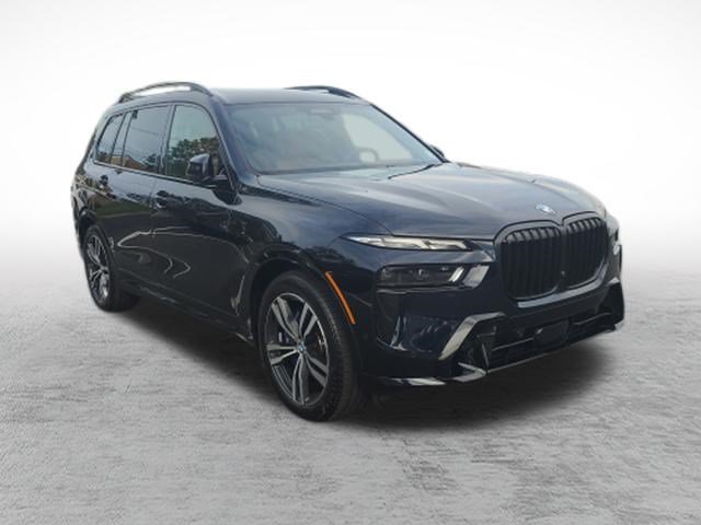 Used 2025 BMW X7 xDrive40i w/ M Sport Package AWD/4WD image 3