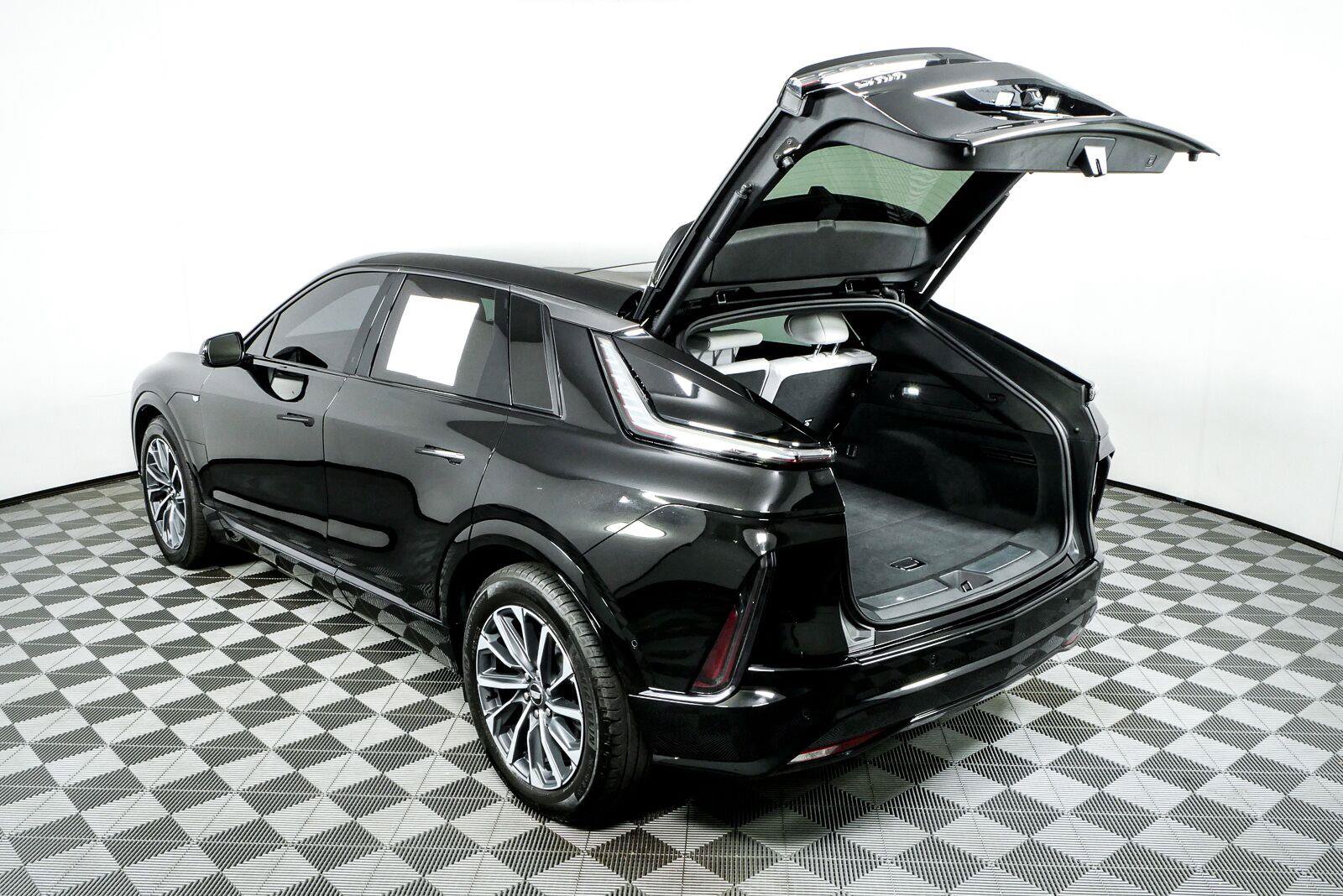 Certified 2024 Cadillac Lyriq Sport RWD image 33