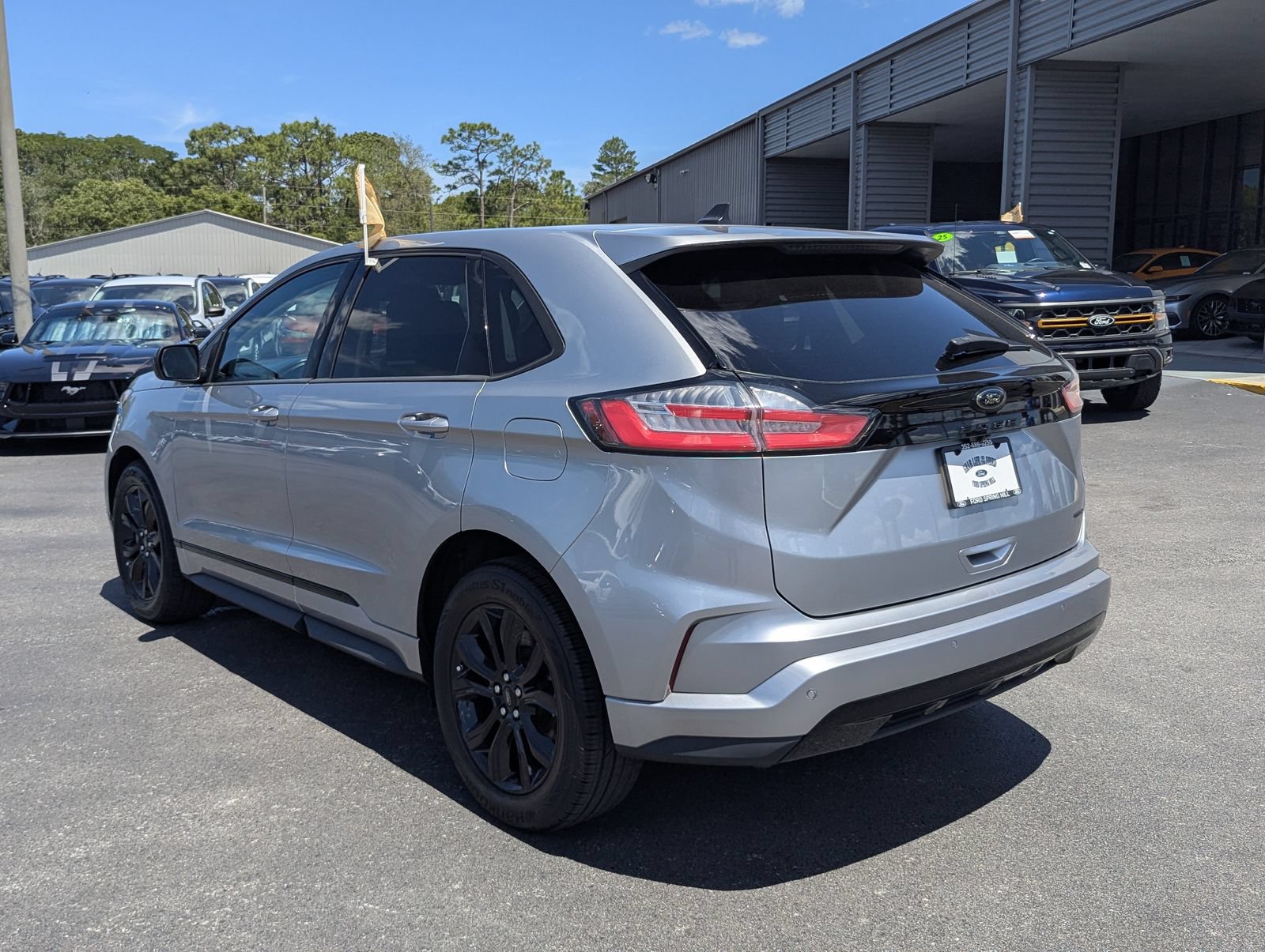 Used 2022 Ford Edge SE w/ Black Appearance Package AWD/4WD image 7