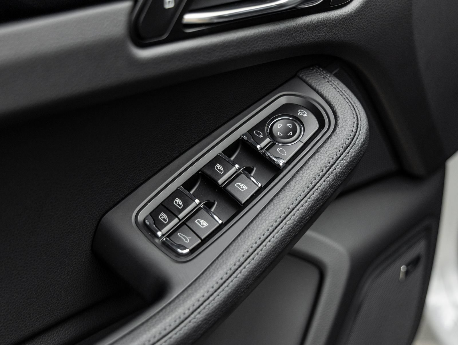 Certified 2026 Porsche Macan AWD/4WD image 20