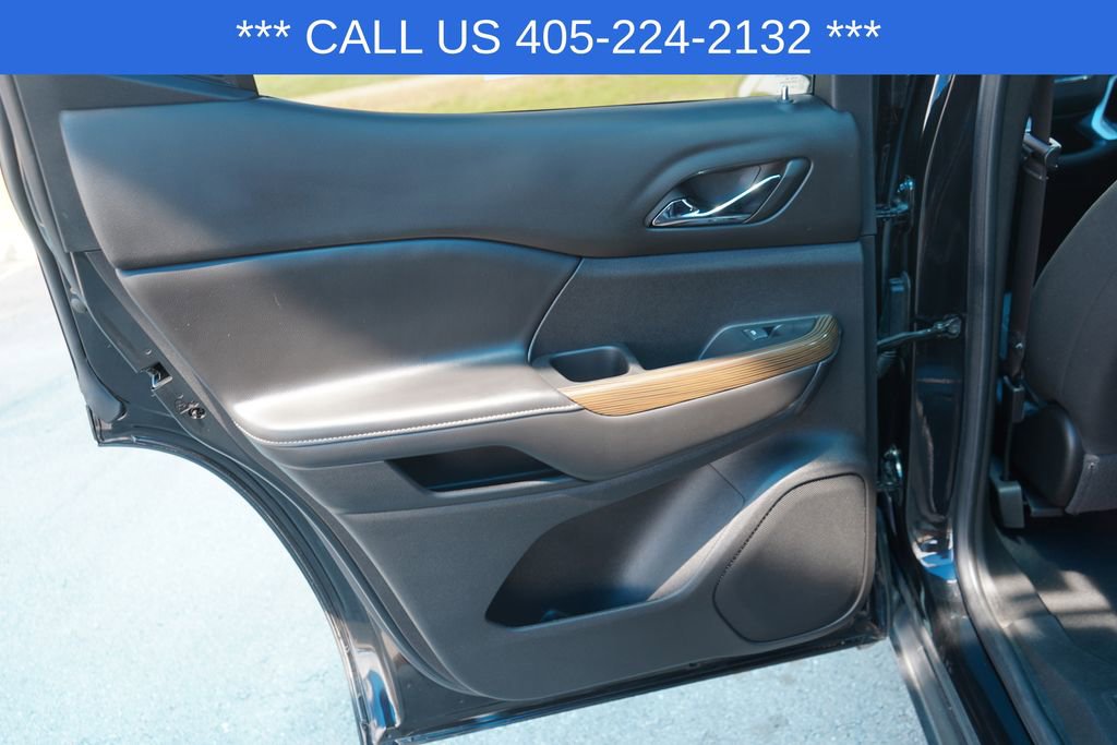 Used 2023 GMC Acadia SLE w/ Driver Convenience Package FWD image 31