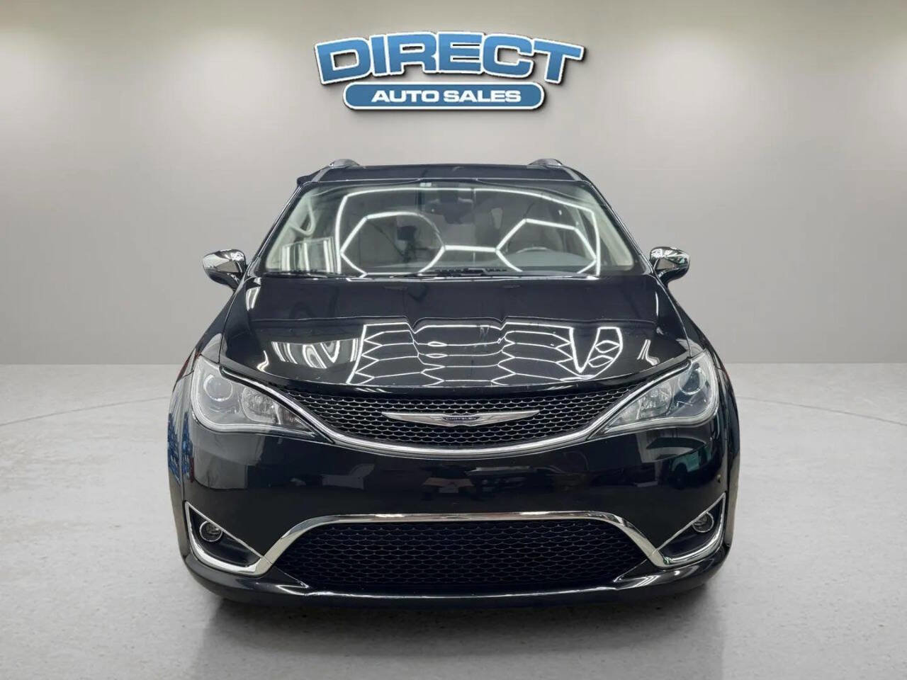 Used 2017 Chrysler Pacifica Limited FWD image 2