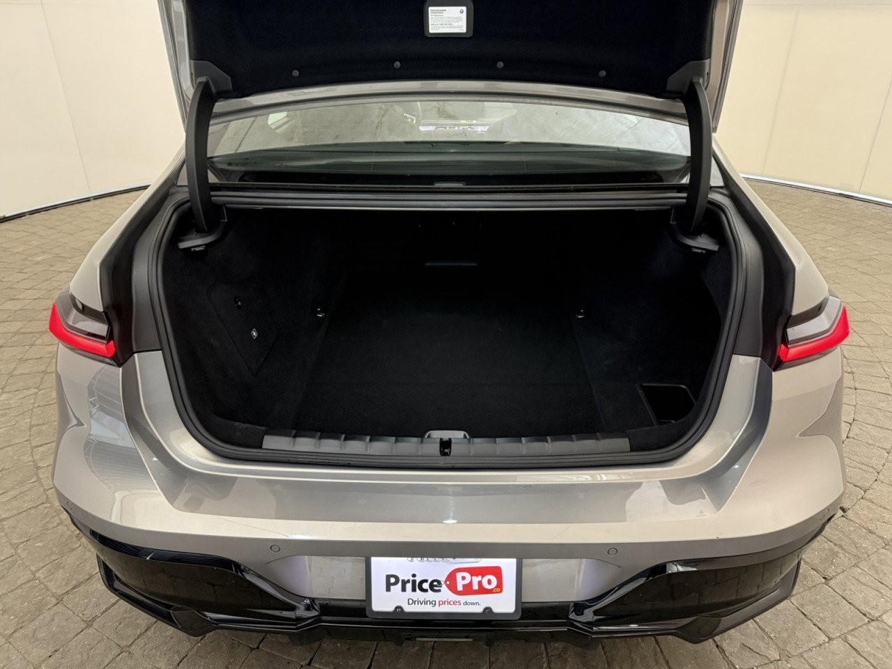 Used 2023 BMW i7 xDrive60 image 7