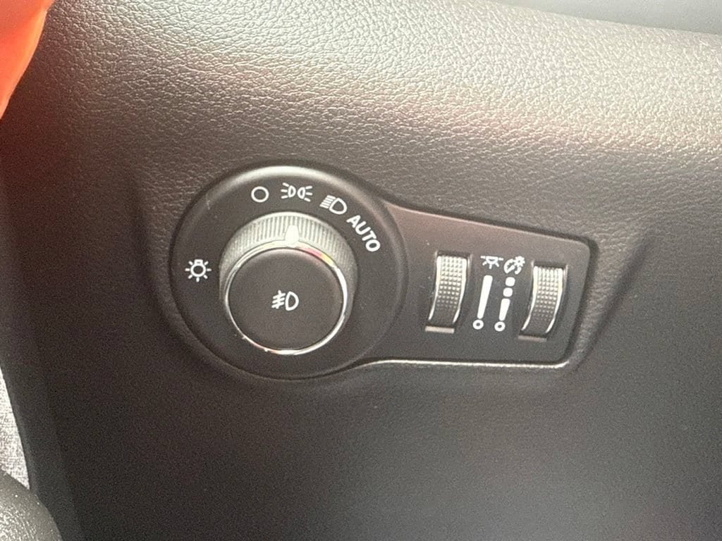 Used 2022 Jeep Compass Latitude FWD image 22