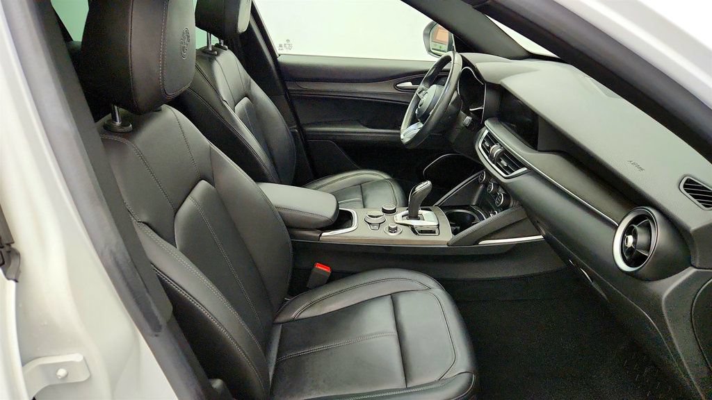 Used 2023 Alfa Romeo Stelvio Ti AWD/4WD image 24