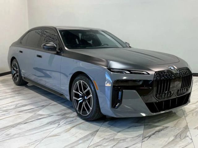 Used 2025 BMW 760i xDrive w/ Executive Package image 5