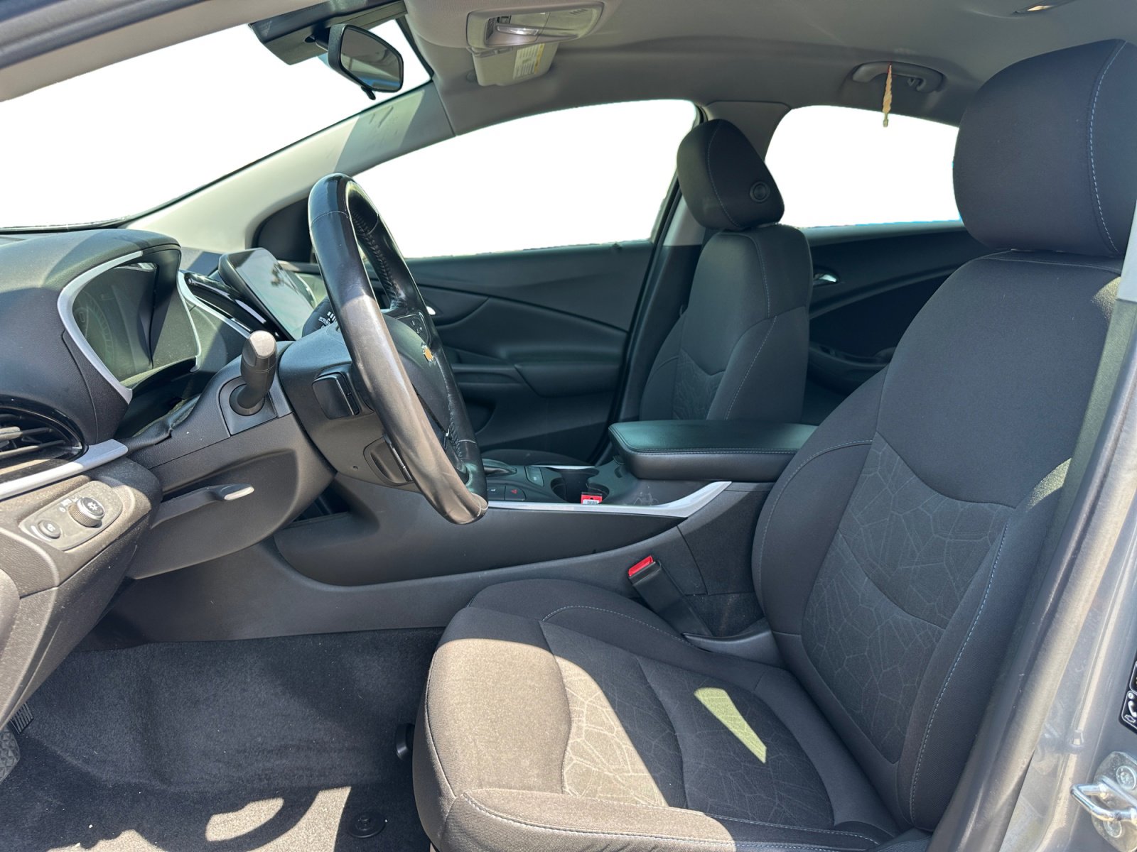 Used 2018 Chevrolet Volt LT w/ Comfort Package FWD image 9