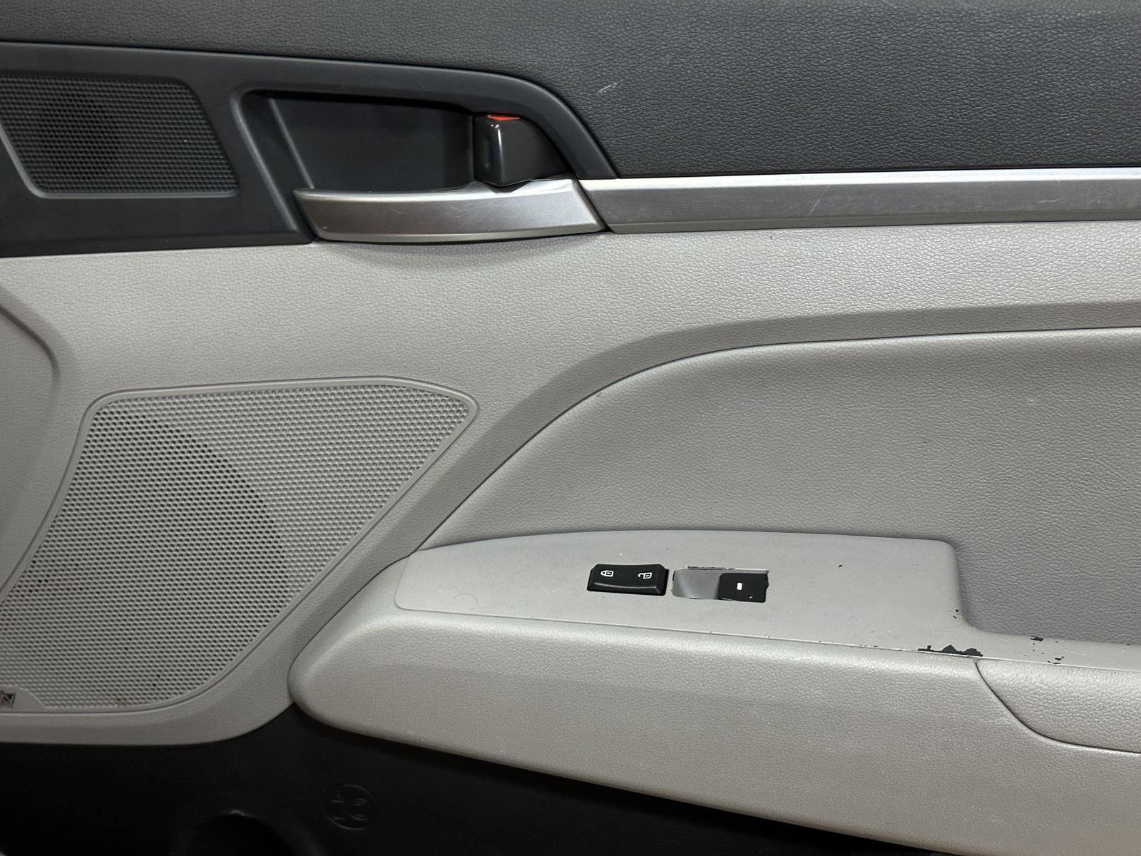 Used 2019 Hyundai Elantra Limited image 38