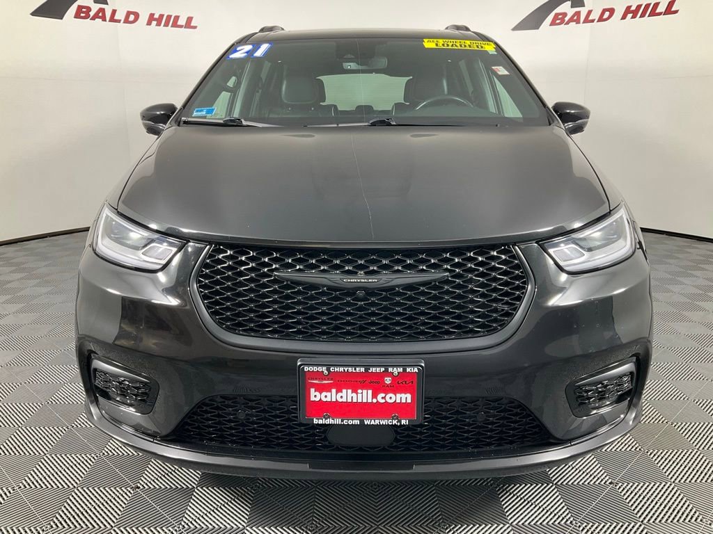 Used 2021 Chrysler Pacifica Limited w/ Uconnect Theater Family Group image 2