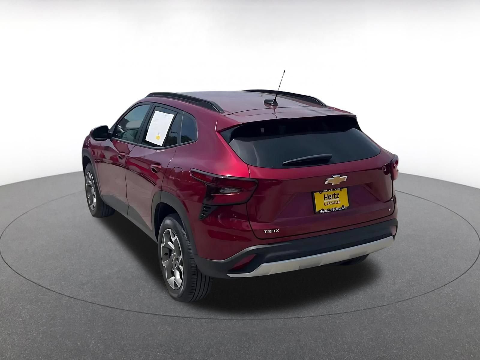Used 2025 Chevrolet Trax LT FWD image 11