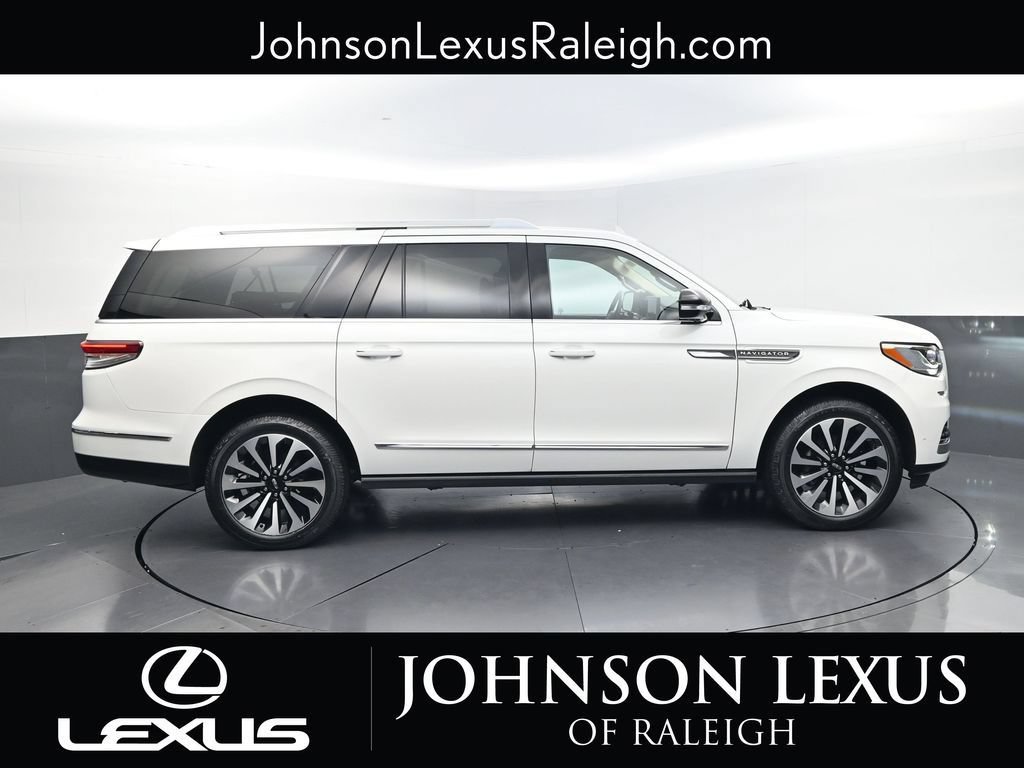 Used 2023 Lincoln Navigator L Reserve AWD/4WD image 6