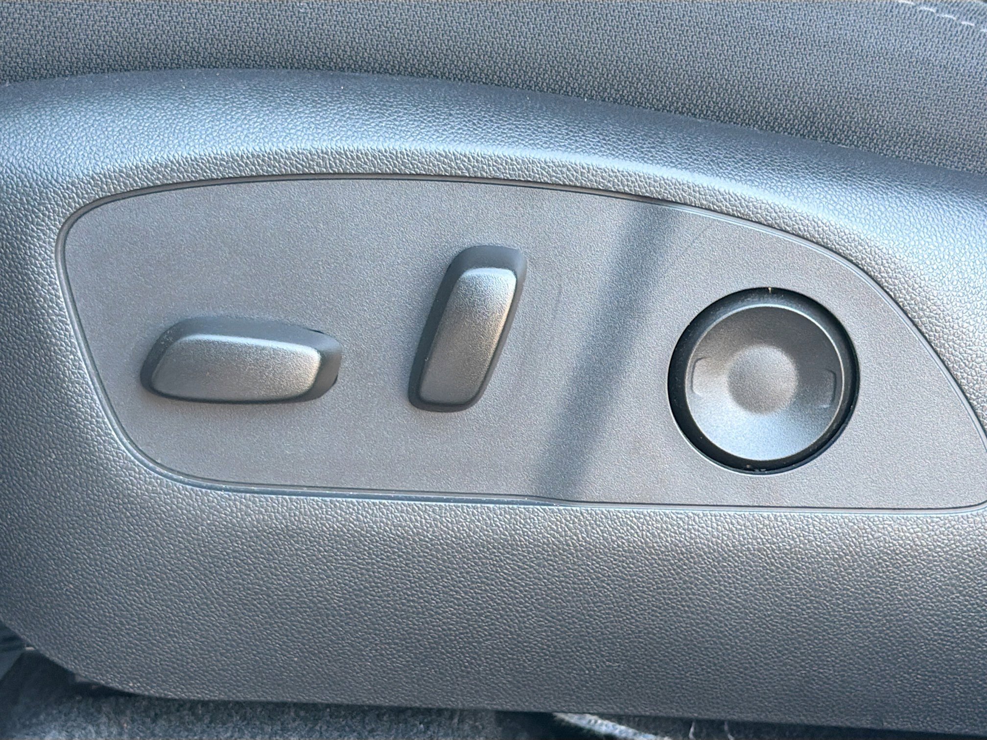 Used 2025 GMC Acadia Elevation FWD image 26