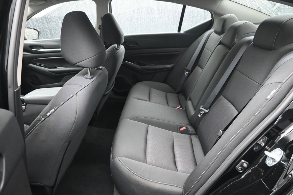 Used 2023 Nissan Altima 2.5 SV FWD image 12