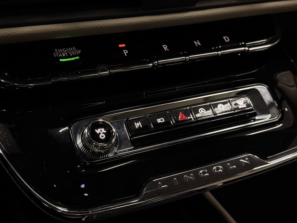 Used 2025 Lincoln Corsair AWD w/ Equipment Group 101A image 46