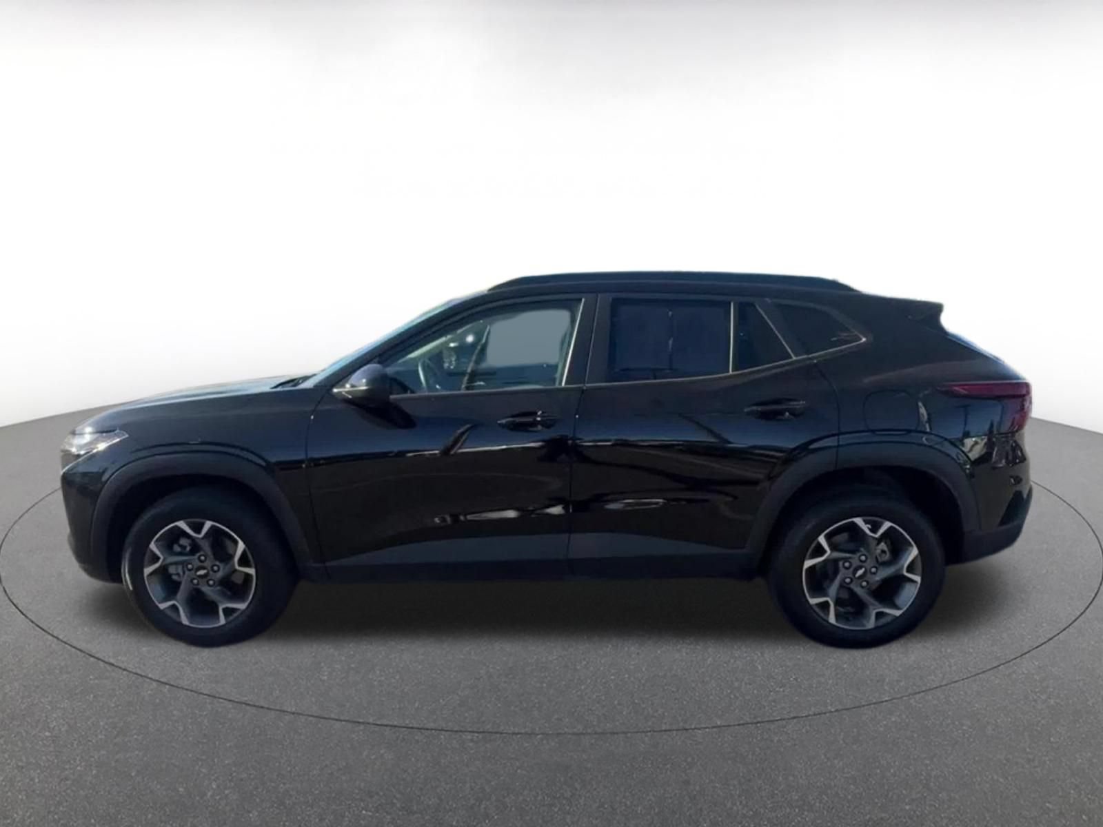 Used 2025 Chevrolet Trax LT w/ LT Convenience Package FWD image 8