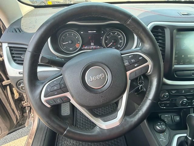 Used 2014 Jeep Cherokee Trailhawk w/ Leather Interior Group AWD/4WD image 19