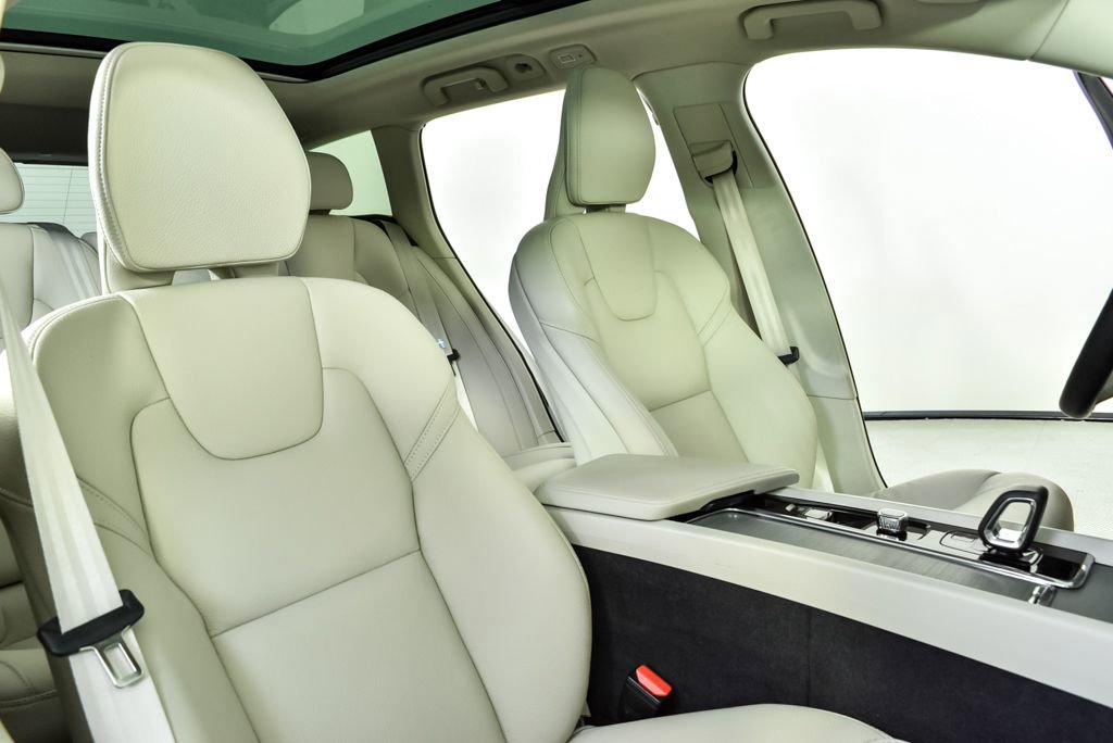 Certified 2024 Volvo V60 B5 Cross Country Plus image 25