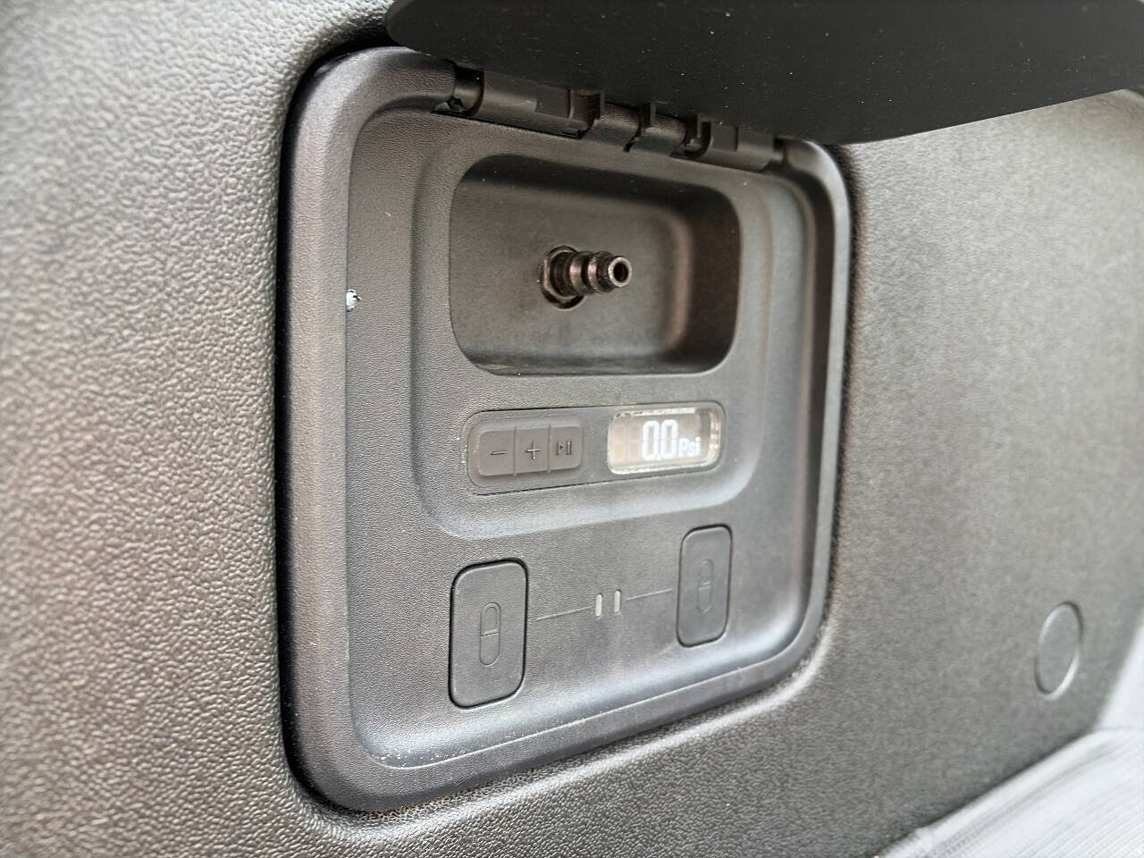 Used 2022 Rivian R1T Adventure AWD/4WD image 8
