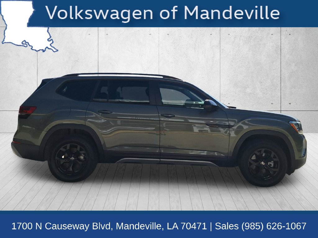 Used 2025 Volkswagen Atlas Peak Edition SE AWD/4WD image 4