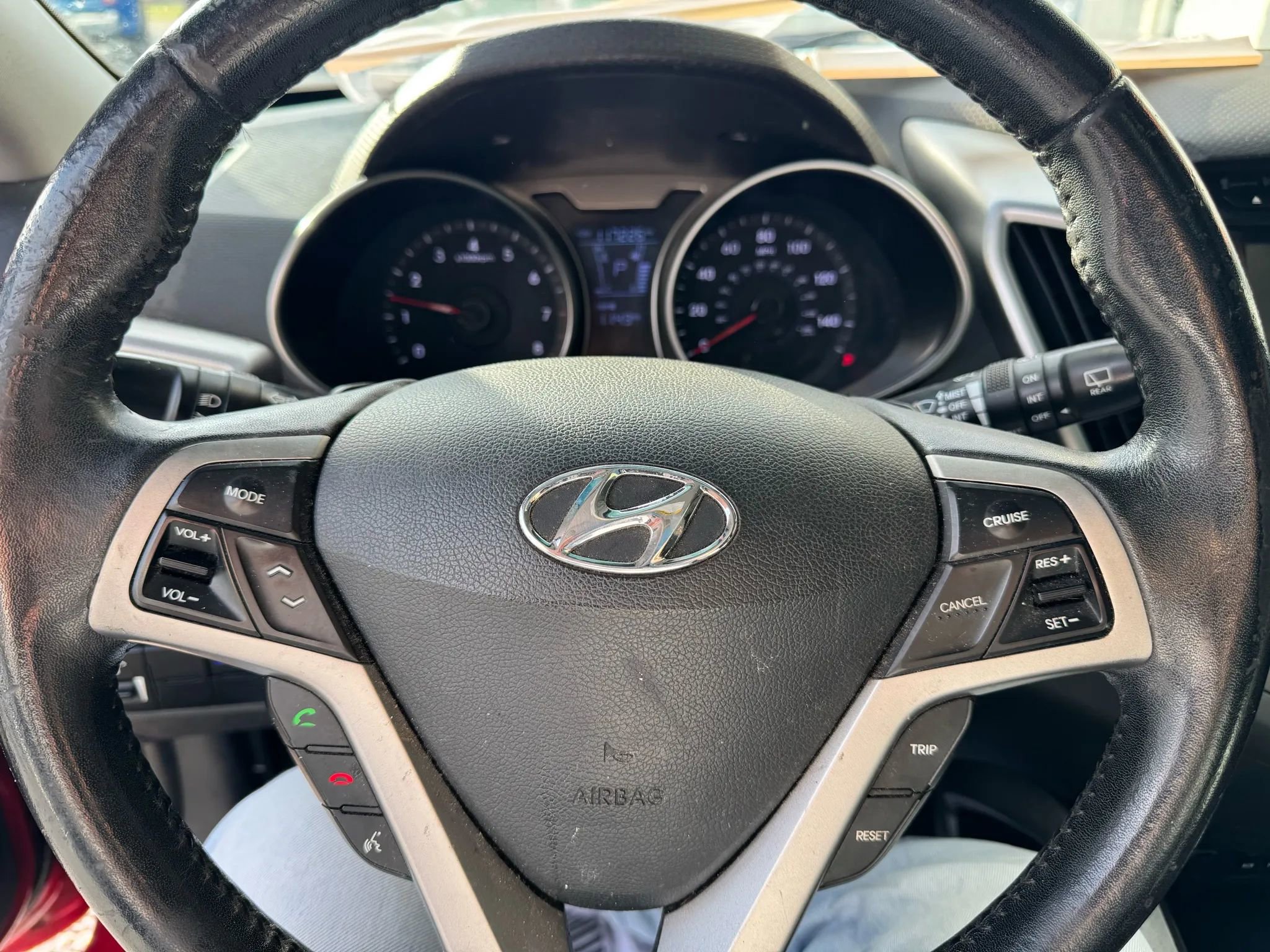 Used 2013 Hyundai Veloster w/ Style Pkg image 14