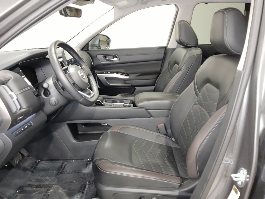 Used 2025 Nissan Pathfinder Platinum w/ Cargo Package AWD/4WD image 10