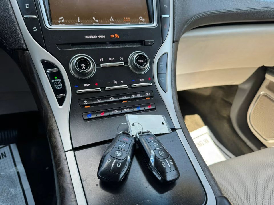 Used 2017 Lincoln MKX Reserve w/ Driver Assistance Package AWD/4WD image 32