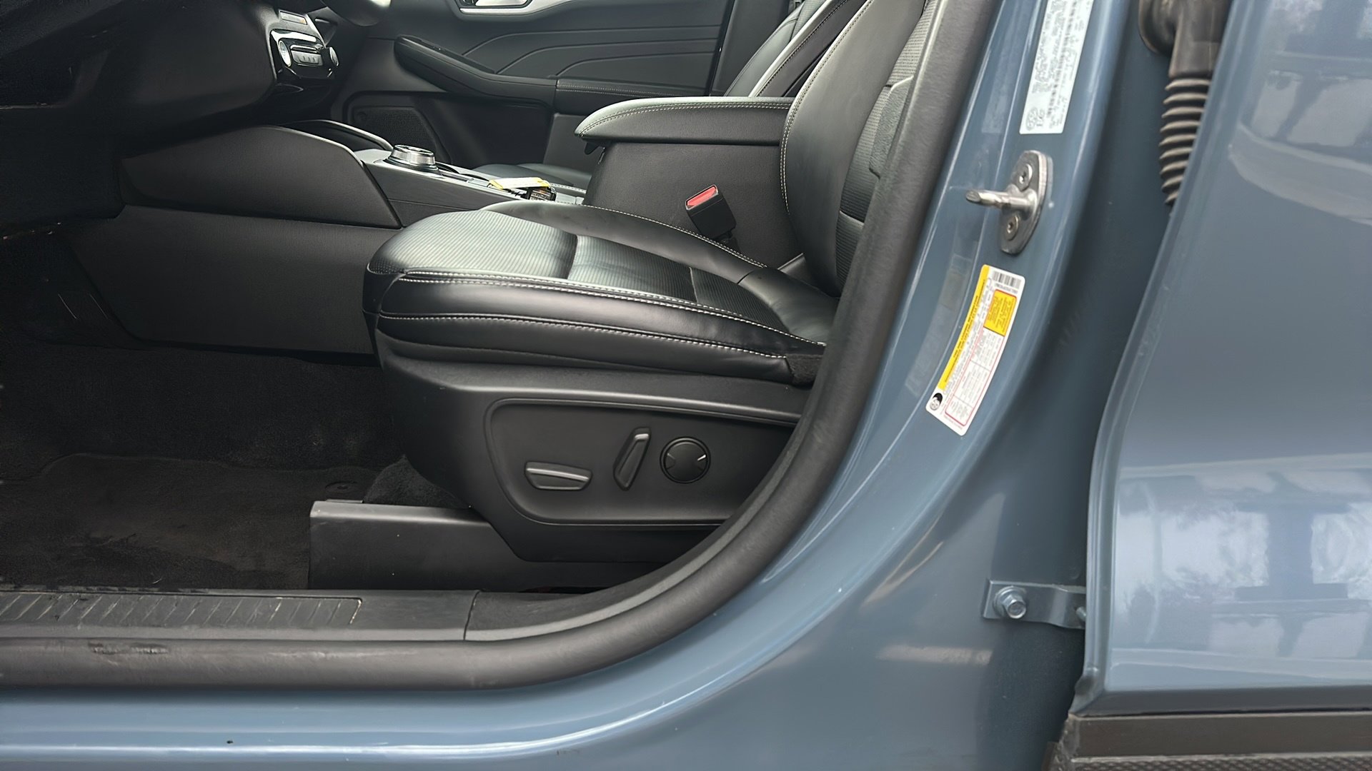 Used 2025 Ford Escape Platinum image 43