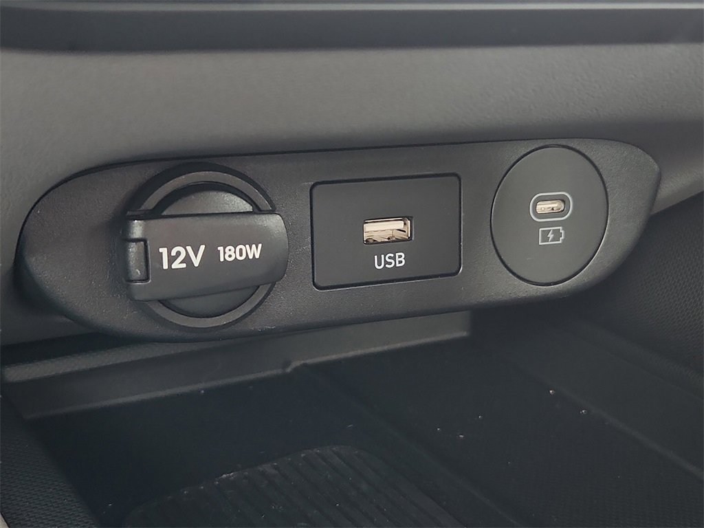 Used 2025 Hyundai Elantra Sport image 30