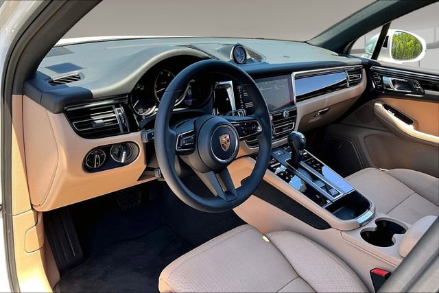 Used 2026 Porsche Macan AWD/4WD image 17