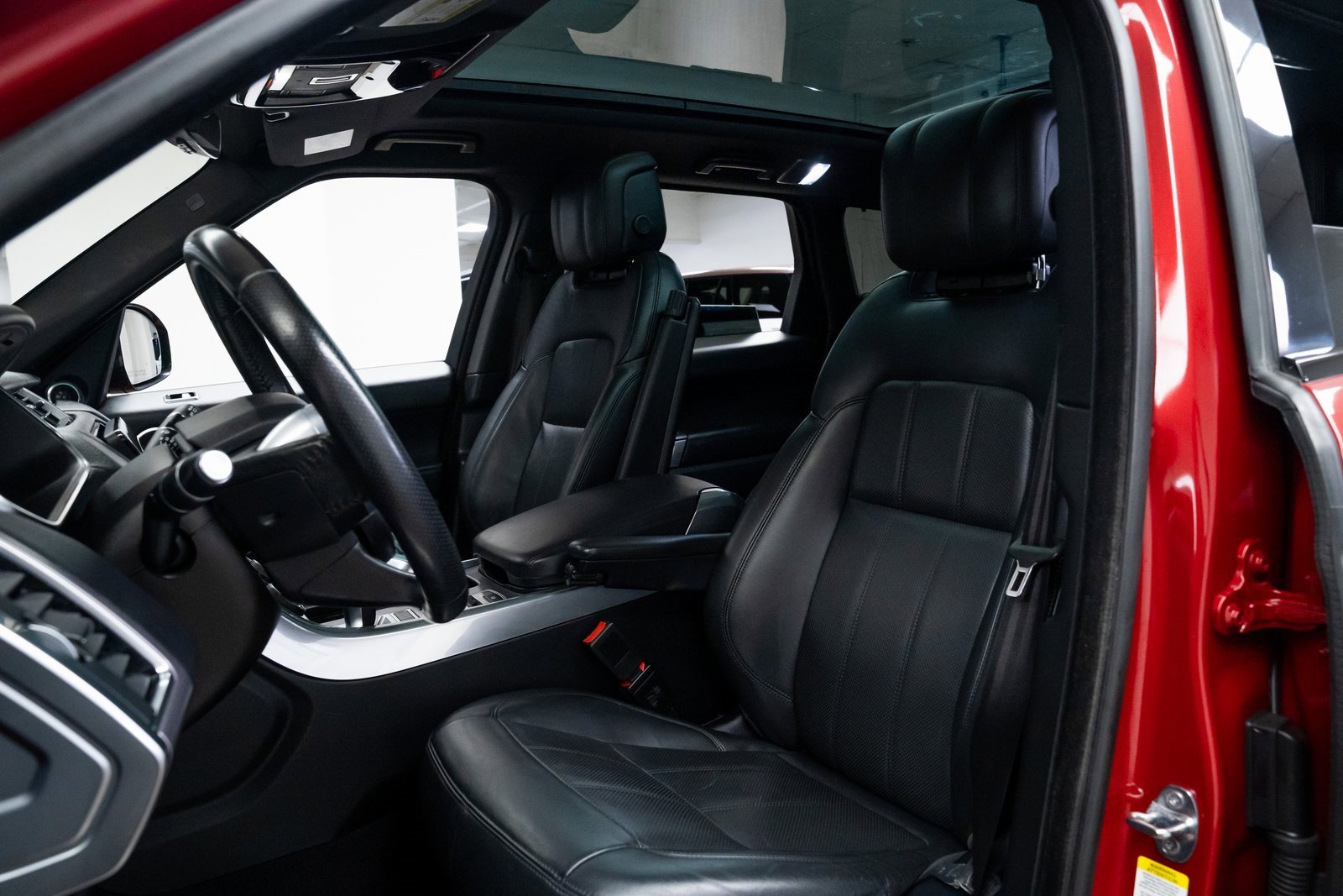 Used 2018 Land Rover Range Rover Sport HSE image 18