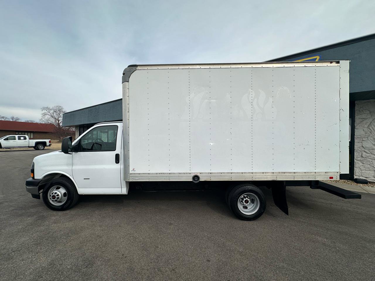 Used 2018 GMC Savana 3500 w/ Power Convenience Package RWD image 4