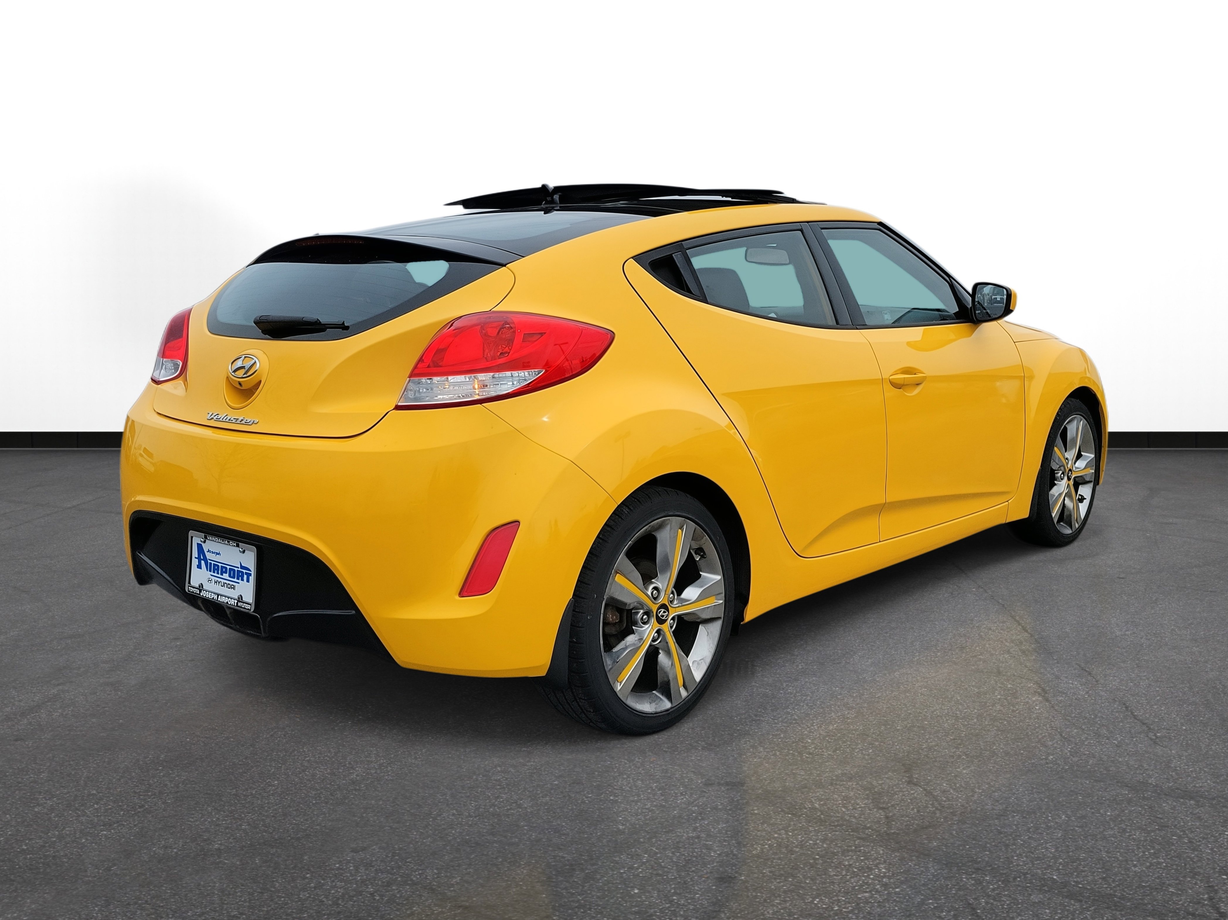 Used 2016 Hyundai Veloster w/ Option Group 02 image 4